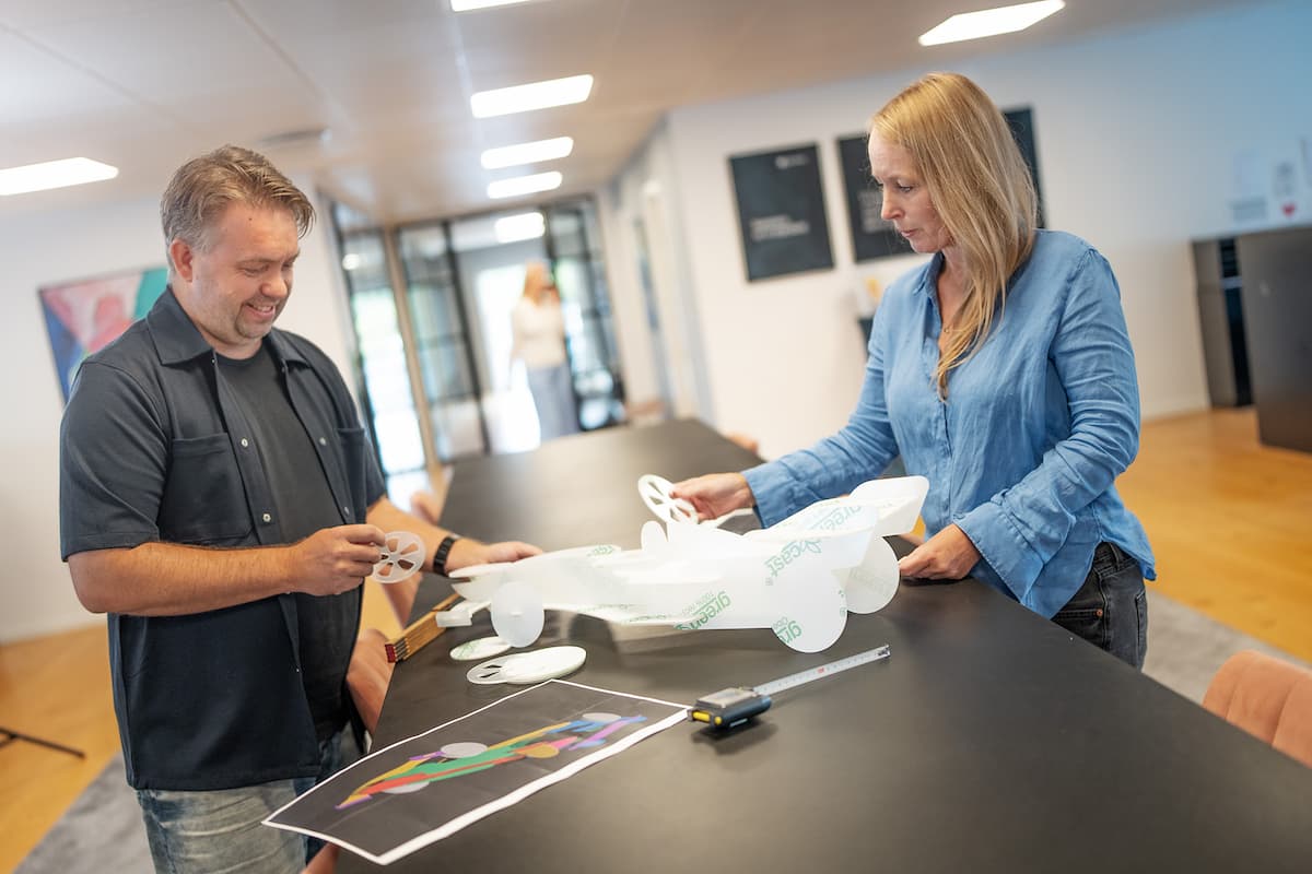Medarbejdere hos Bording Danmark gennemgår prototype og materialer